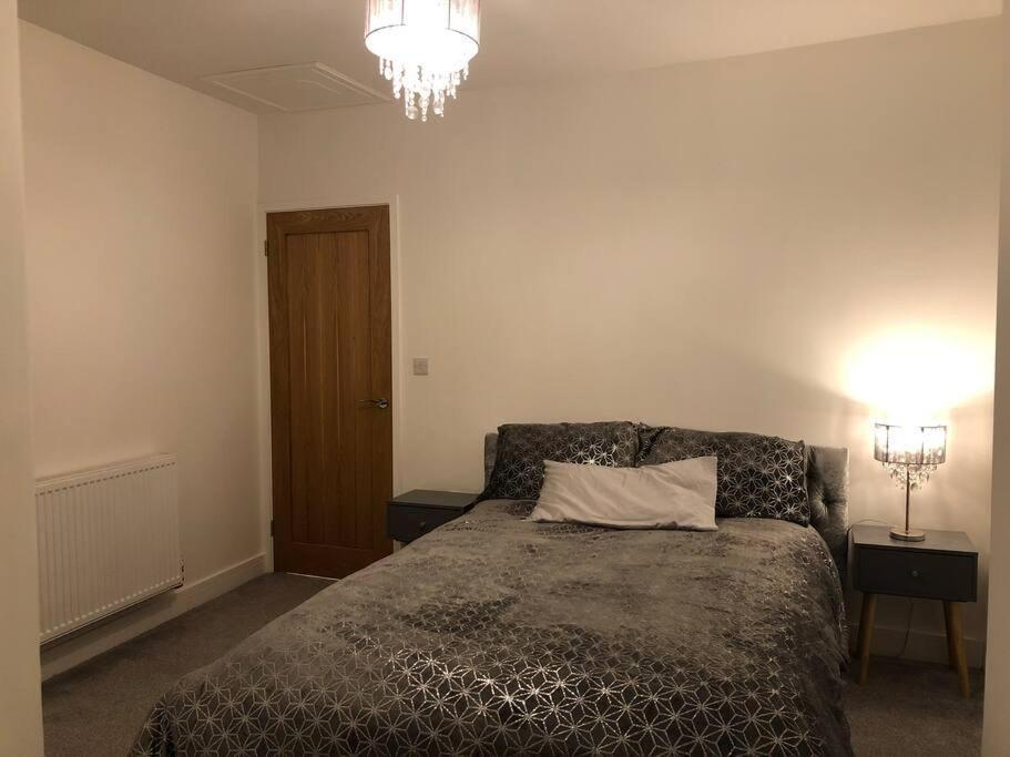 The Villas, Newly Refurbished Modern Home - Free Parking, Prime, Netflix Buckingham Bagian luar foto
