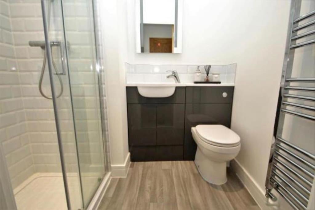 The Villas, Newly Refurbished Modern Home - Free Parking, Prime, Netflix Buckingham Bagian luar foto